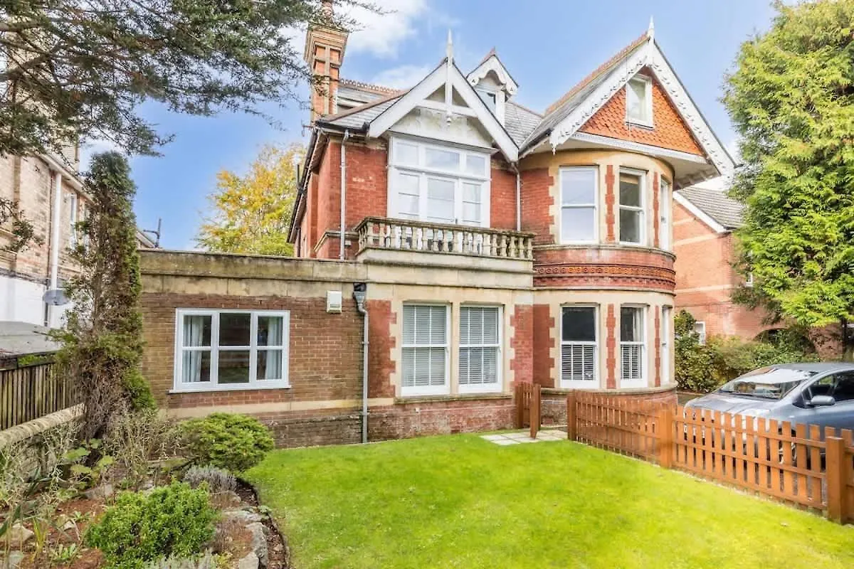 Cobalt Cove Villa Poole